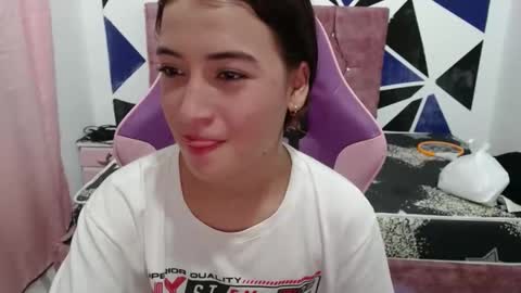 girl_princess18 online show from November 2025 02:45:02 AM