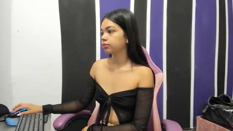 girl_princess18 online show from December 2025 02:03:01 PM