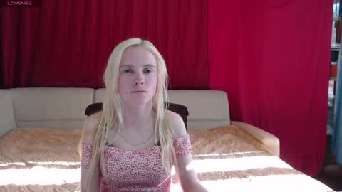 Snapshot of girl_summer97 chatting on May 2026 02:44:01 PM Katia online show from May 2026 02:44:01 PM