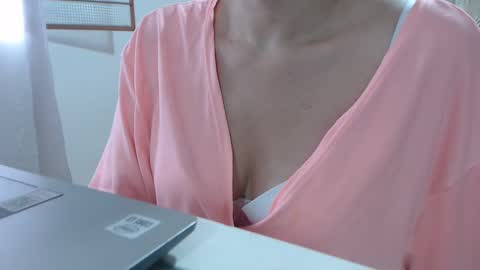 Victoria online show from November 2025 12:15:01 PM