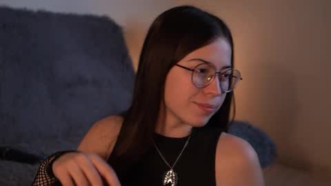 Agness online show from November 2025 01:33:02 PM