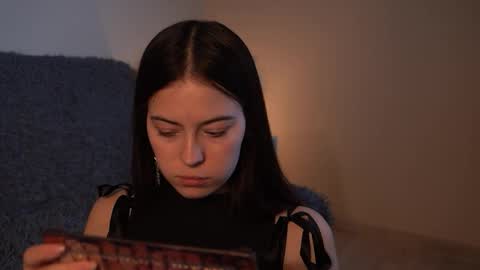 Agness online show from November 2025 01:32:02 PM