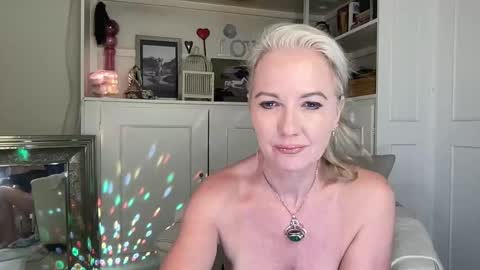 Gl1tter Barbie online show from November 2025 07:11:02 AM