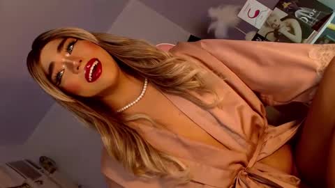 Snapshot of glamorous_aika chatting on February 2025 03:29:01 AM glamorous_aika online show from February 2025 03:29:01 AM