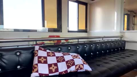 gleiahong online show from November 2025 02:11:02 AM