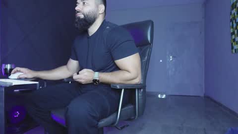 Matthew .. for short call me Matt online show from November 2025 07:49:02 PM