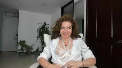 Snapshot of gloriacrespo chatting on February 2025 08:55:02 PM gloriacrespo online show from February 2025 08:55:02 PM