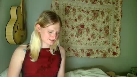 Snapshot of goddessalison chatting on June 2026 01:43:02 AM goddessalison online show from June 2026 01:43:02 AM