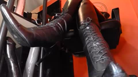 Snapshot of goddessmidnight chatting on November 2025 07:02:02 PM GODDESS MIDNIGHT online show from November 2025 07:02:02 PM