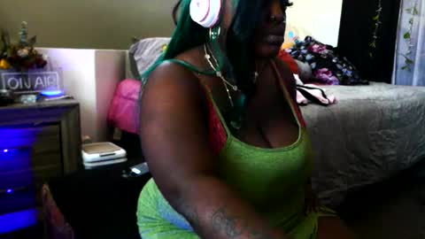 Snapshot of goddessmonni chatting on September 2025 08:02:02 PM MonniDoll online show from September 2025 08:02:02 PM