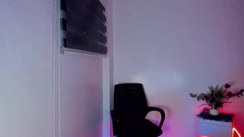 JENNIFER online show from September 2025 05:47:02 PM