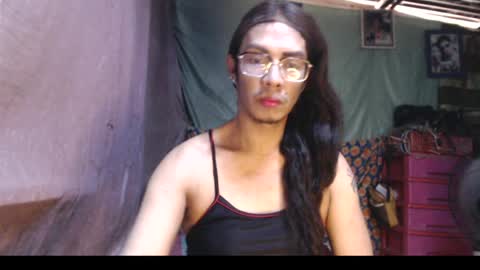 Snapshot of goddesssonyaxxx chatting on April 2026 06:44:01 AM KENNY DOLL online show from April 2026 06:44:01 AM