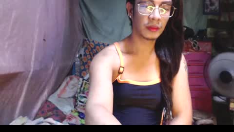 Snapshot of goddesssonyaxxx chatting on May 2026 06:40:01 AM KENNY DOLL online show from May 2026 06:40:01 AM
