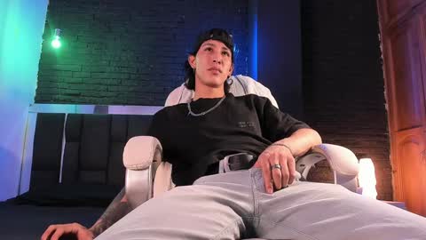 HUAN online show from December 2024 05:03:01 AM