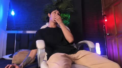 HUAN online show from January 2025 01:08:01 PM