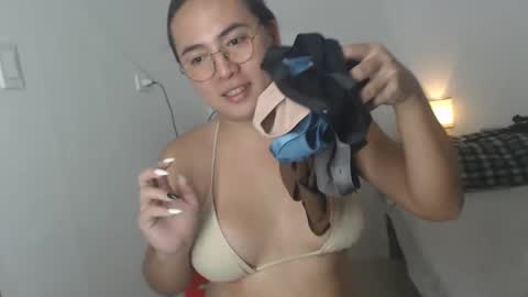 Snapshot of goldbella_ chatting on January 2025 03:05:02 AM bella online show from January 2025 03:05:02 AM