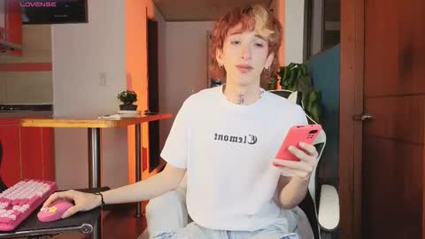 Snapshot of golden_twink_ chatting on February 2026 10:14:02 AM JHONATH online show from February 2026 10:14:02 AM