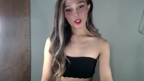 Snapshot of goldenlily69 chatting on March 2025 01:04:02 AM Lily is Gold online show from March 2025 01:04:02 AM