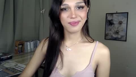 Lily is Gold online show from November 2025 05:35:01 PM