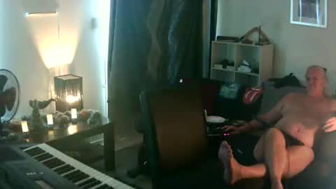 goldyguy011 online show from December 2025 03:00:02 AM