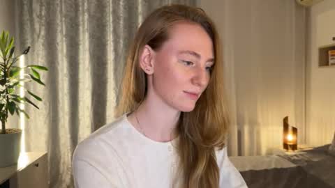 Polly online show from December 2025 02:02:02 PM