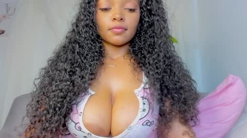 Dominique online show from December 2024 01:55:02 PM