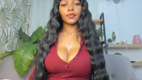 Dominique online show from December 2025 04:45:02 PM