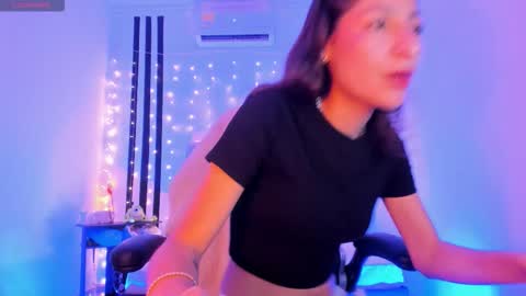 i am Jessi  I love animals and drawing I hope to get along with everyone. XOXO online show from February 2026 07:40:01 PM