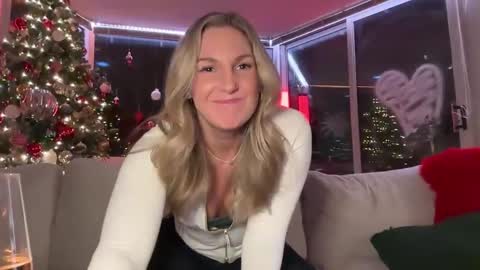 Snapshot of graciemae_baexx chatting on December 2024 12:07:01 AM Gracie Mae online show from December 2024 12:07:01 AM