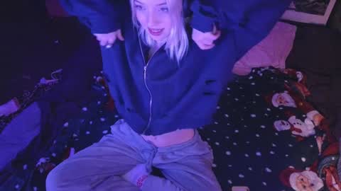 Snapshot of graylovescookies chatting on December 2024 09:00:02 PM graylovescookies online show from December 2024 09:00:02 PM