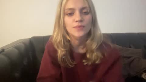Snapshot of greeneyeddream129 chatting on December 2024 06:07:02 AM mila 3 online show from December 2024 06:07:02 AM