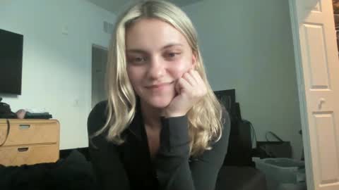 Snapshot of greeneyeddream129 chatting on December 2024 10:12:01 PM mila 3 online show from December 2024 10:12:01 PM