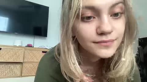 Snapshot of greeneyeddream129 chatting on February 2025 04:58:01 PM mila 3 online show from February 2025 04:58:01 PM
