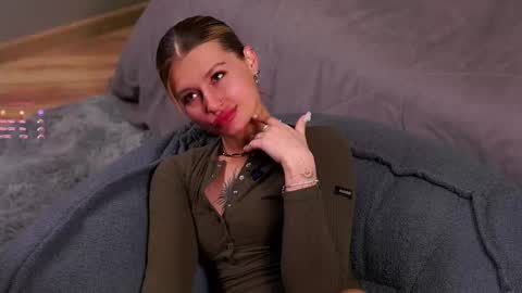 Kelly online show from November 2025 01:33:02 PM