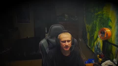 Greenlungs8195 online show from November 2025 05:18:01 PM