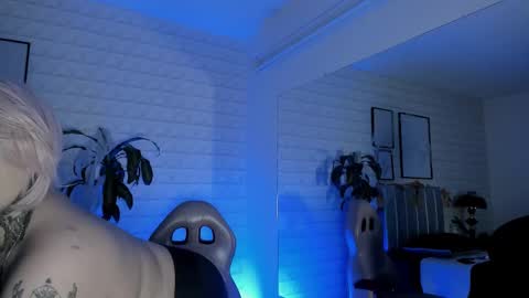   online show from October 2025 07:07:02 PM