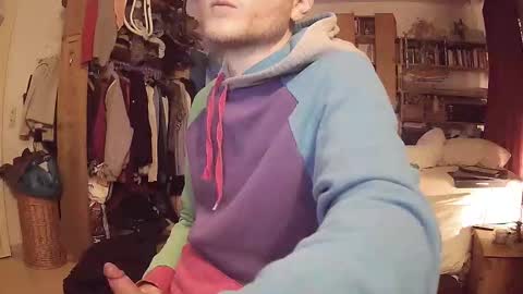 gruendamien online show from December 2025 03:52:02 PM