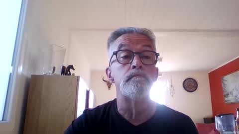 Snapshot of grybear60 chatting on May 2026 06:19:02 AM Grybear online show from May 2026 06:19:02 AM