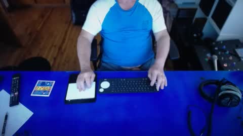 guesswhatigot2 online show from November 2025 01:44:01 AM