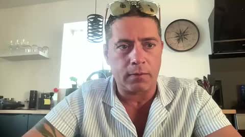 guil0 online show from September 2025 09:05:02 PM