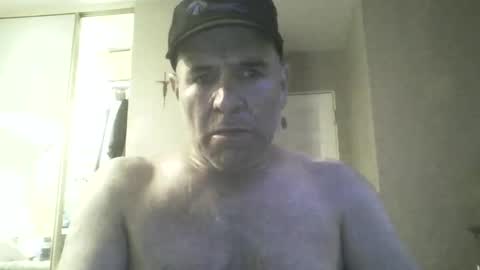 Snapshot of guy8inches4u chatting on September 2025 02:13:01 AM guy8inches4u online show from September 2025 02:13:01 AM