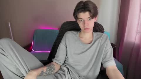 guy_liam1 online show from March 2025 01:37:01 PM