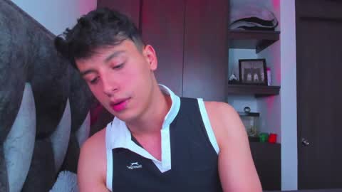 Snapshot of guy_twinks chatting on January 2025 08:32:02 PM Gabriel online show from January 2025 08:32:02 PM