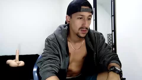 Snapshot of guykarim chatting on December 2024 07:33:02 AM karim online show from December 2024 07:33:02 AM