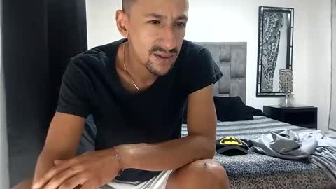 Snapshot of guykarim chatting on May 2026 04:17:01 AM karim online show from May 2026 04:17:01 AM