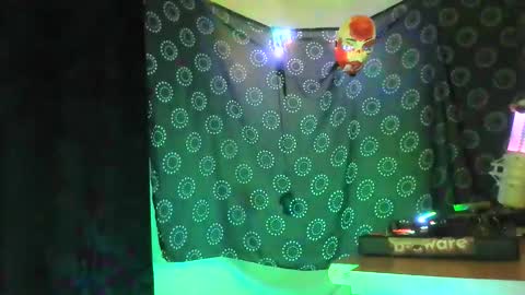 guyst049 online show from October 2025 06:01:01 PM