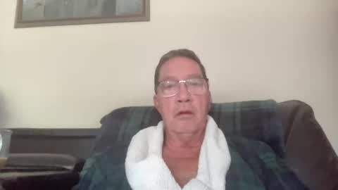 Snapshot of gwashere4u chatting on September 2025 12:39:01 PM gwashere4u online show from September 2025 12:39:01 PM