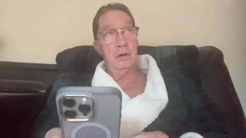 Snapshot of gwashere4u chatting on September 2025 12:43:01 PM gwashere4u online show from September 2025 12:43:01 PM