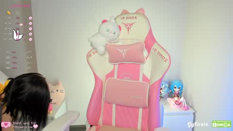 Snapshot of gylaxie chatting on December 2024 01:00:01 PM online show from December 2024 01:00:01 PM