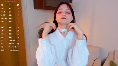 Kelly  Lilly online show from December 2025 06:48:01 PM